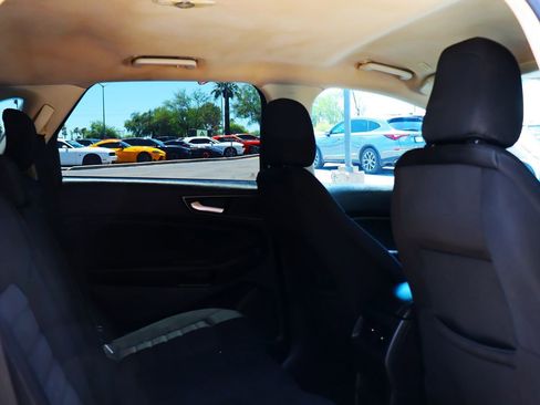 Used 2020 Ford Edge SE FWD image 28