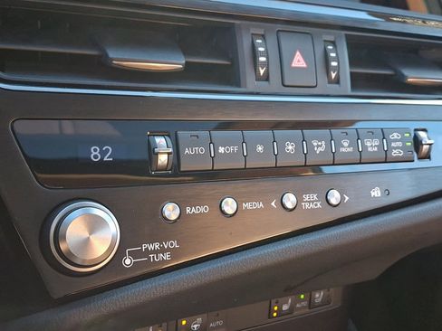 Certified 2025 Lexus ES 300h w/ Premium Package image 16