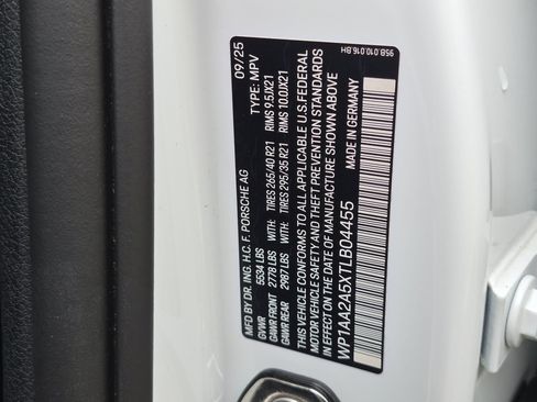 Certified 2026 Porsche Macan AWD/4WD image 38