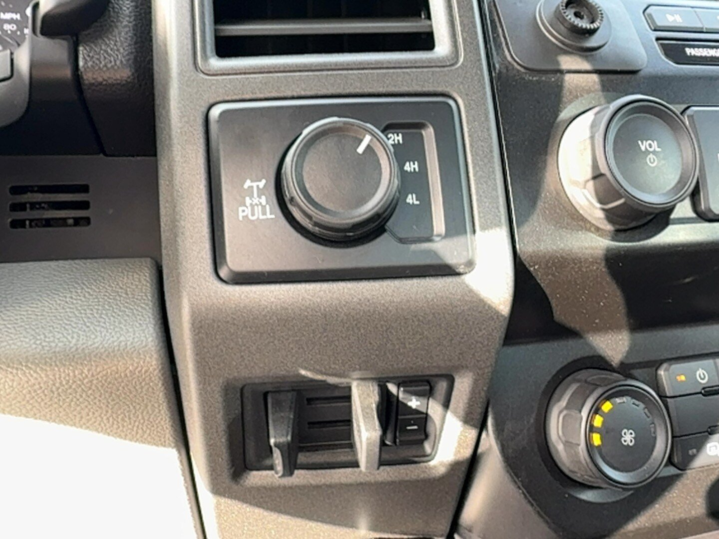 Used 2020 Ford F250 XL w/ Power Equipment Group AWD/4WD image 25