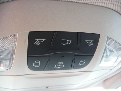 Used 2021 Chrysler Pacifica Touring-L w/ Uconnect Theater Family Group FWD image 35