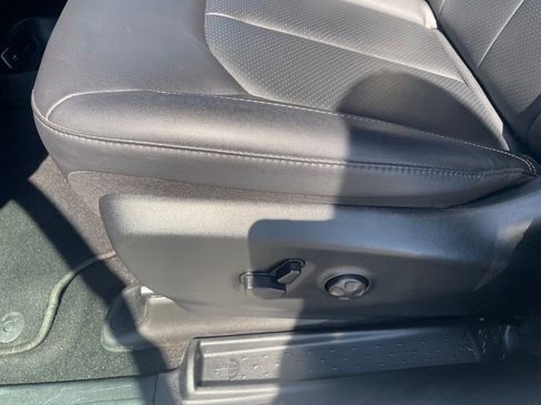 Used 2025 Chrysler Pacifica Select FWD image 10