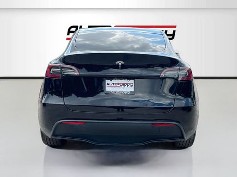 Used 2025 Tesla Model Y Long Range RWD image 6