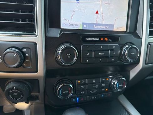 Used 2020 Ford F150 Lariat image 29