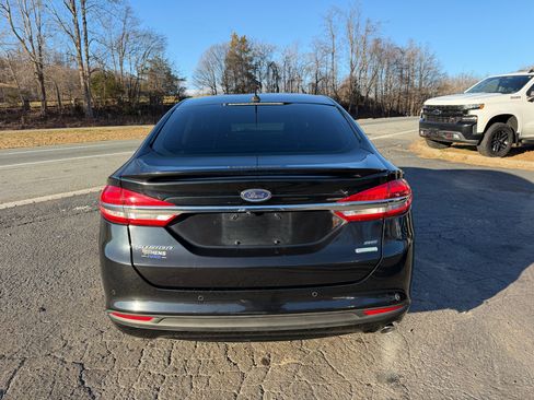 Used 2017 Ford Fusion SE w/ Equipment Group 201A image 6