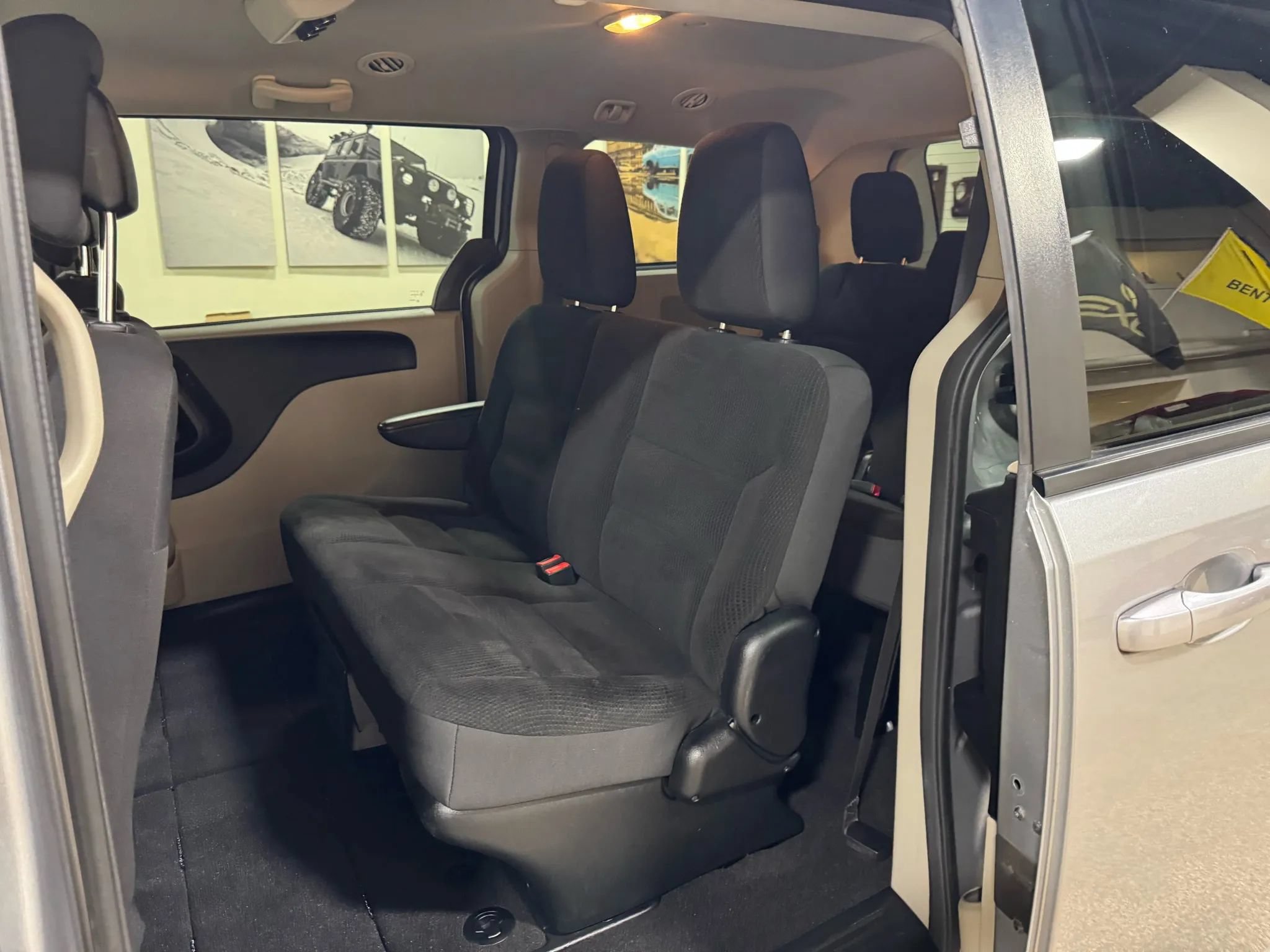 Used 2018 Dodge Grand Caravan SE FWD image 29