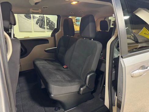 Used 2018 Dodge Grand Caravan SE image 29