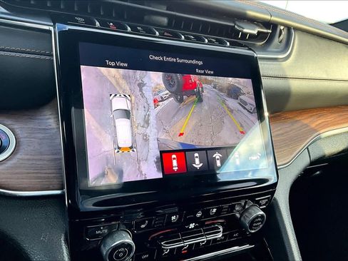 Used 2022 Jeep Grand Cherokee Summit w/ Luxury Tech Group V image 28