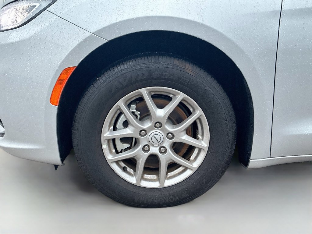 Used 2026 Chrysler Pacifica Select FWD image 29