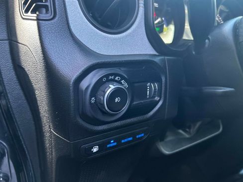 Used 2024 Jeep Wrangler Unlimited image 21