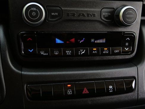 Used 2025 RAM ProMaster 2500 w/ Convenience Group FWD image 18