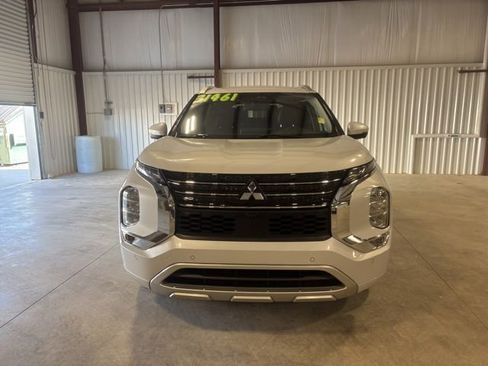 Used 2023 Mitsubishi Outlander SEL image 3