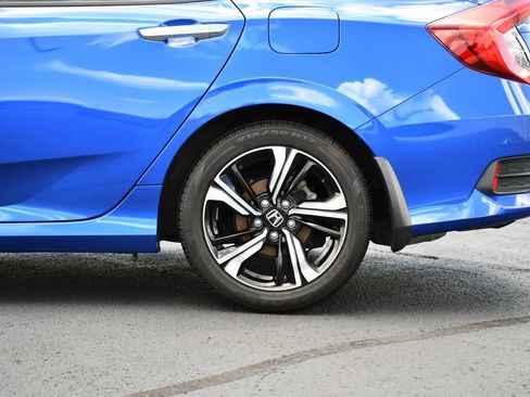 Used 2018 Honda Civic Touring image 11