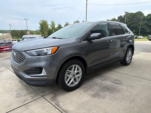Used 2024 Ford Edge SEL AWD/4WD image 3