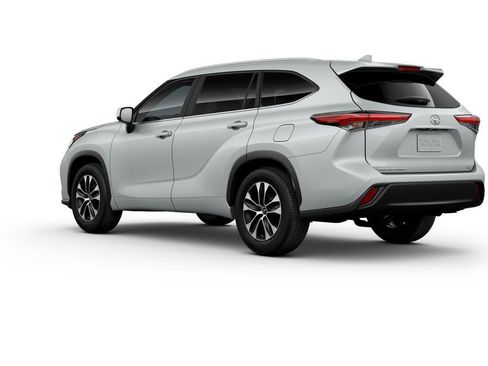 New 2025 Toyota Highlander XLE image 6