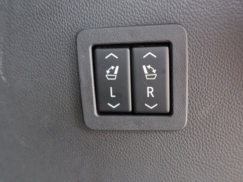 Used 2020 Buick Enclave Avenir image 32