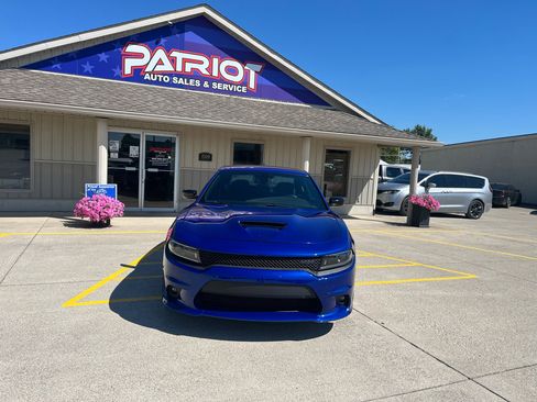 Used 2022 Dodge Charger R/T w/ Blacktop Package image 2