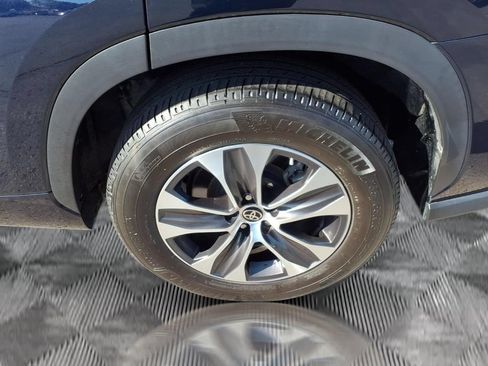 Used 2022 Toyota Highlander XLE FWD image 27