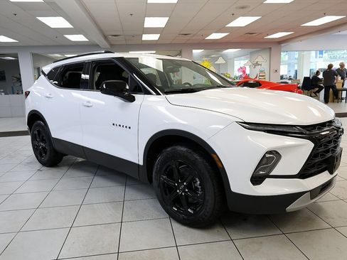 New 2025 Chevrolet Blazer LT w/ Midnight/Sport Edition image 6