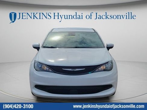 Used 2023 Chrysler Voyager LX FWD image 14