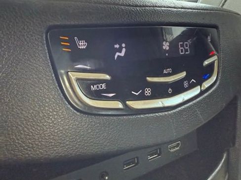 Used 2020 Cadillac Escalade Premium Luxury image 28