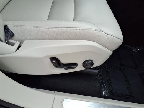 Certified 2024 Volvo XC90 B5 Core image 12