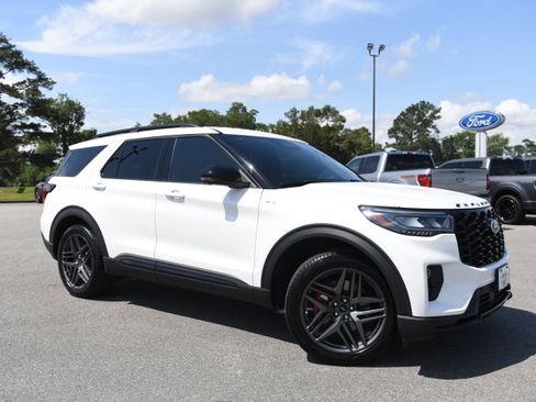 Used 2025 Ford Explorer ST-Line w/ Premium Package RWD image 1
