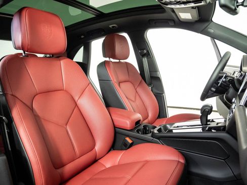 New 2026 Porsche Macan Turbo AWD/4WD image 24