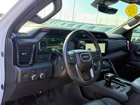 Used 2024 GMC Sierra 1500 AT4 w/ Technology Package AWD/4WD image 4