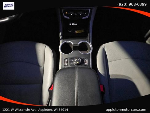 Used 2022 GMC Terrain SLT w/ Infotainment Package II image 23