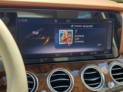 Used 2019 Mercedes-Benz E 300 4MATIC image 30
