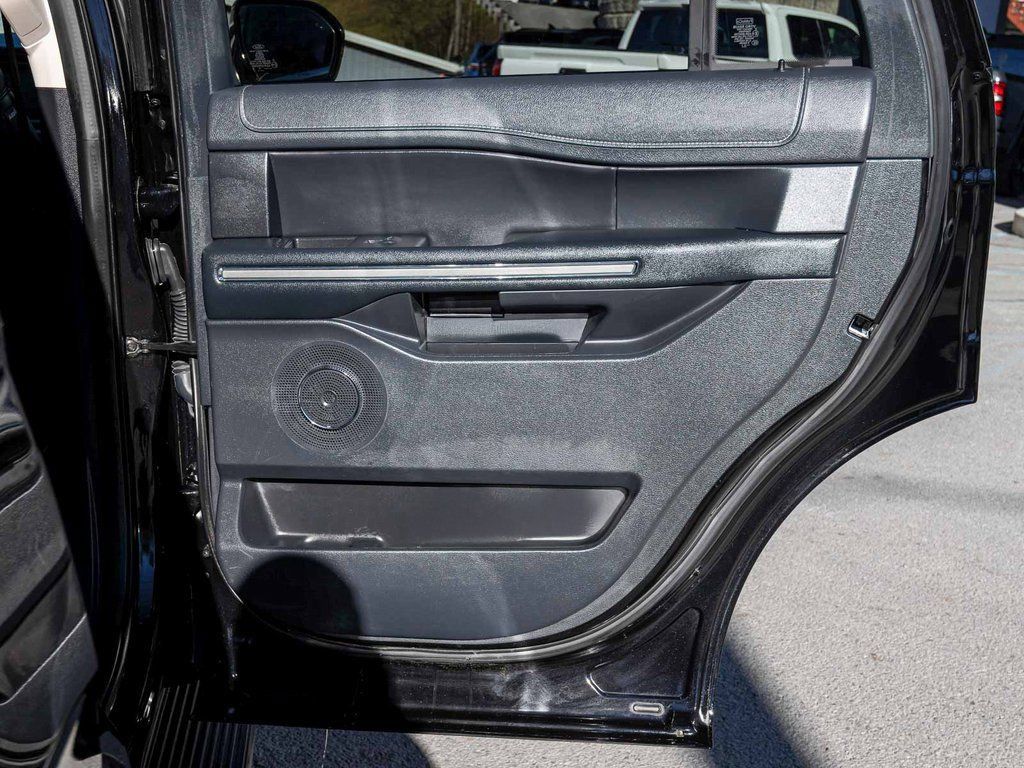 Used 2024 Ford Expedition XLT AWD/4WD image 10