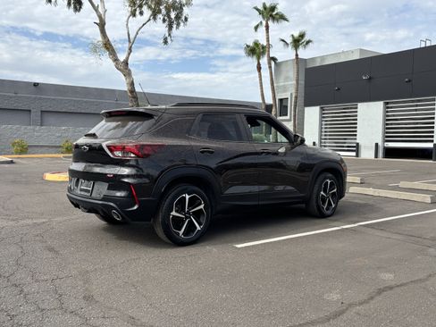 Used 2022 Chevrolet TrailBlazer RS w/ Technology Package FWD image 3