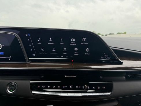 Certified 2024 Cadillac Escalade ESV Premium Luxury Platinum AWD/4WD image 23