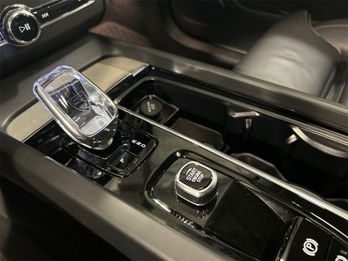 Certified 2025 Volvo XC60 T8 Ultra w/ Protection Package Premier image 19