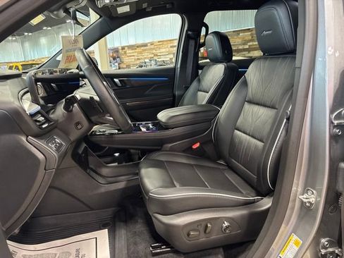 Used 2026 Buick Enclave Avenir w/ LPO, Floor Liner Package AWD/4WD image 20