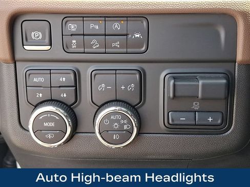 Used 2025 Chevrolet Suburban High Country AWD/4WD image 9