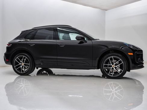 Certified 2026 Porsche Macan AWD/4WD image 9