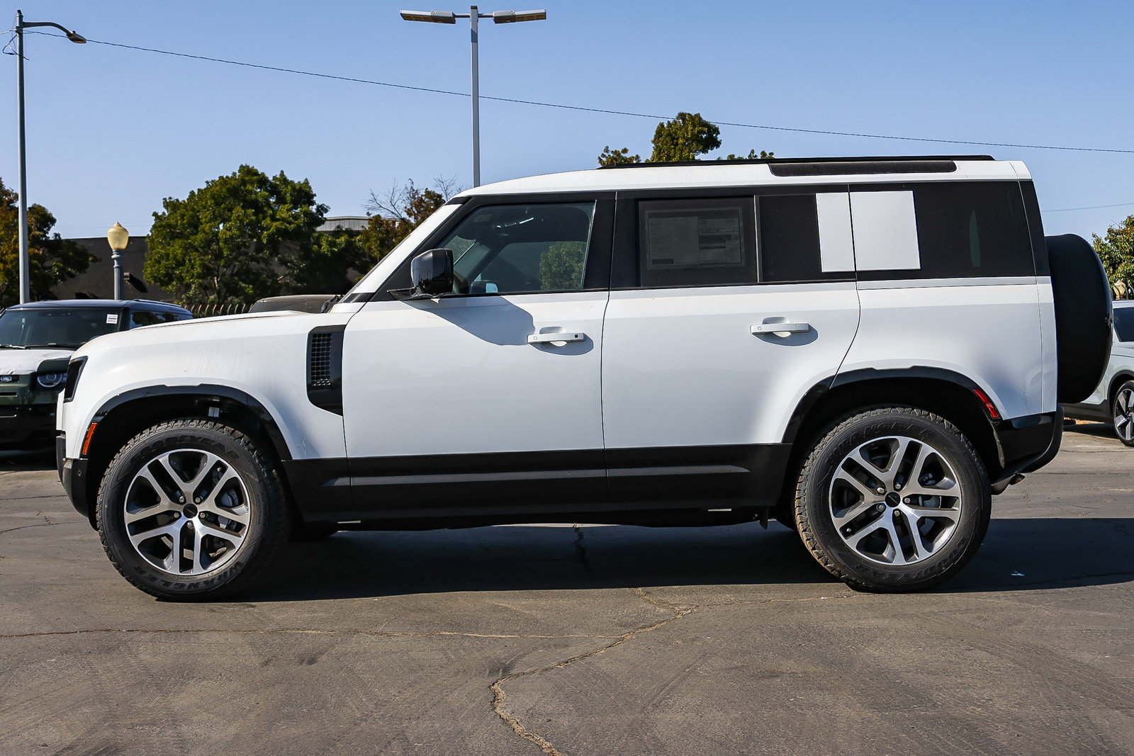 New 2026 Land Rover Defender 110 X-Dynamic SE AWD/4WD image 6