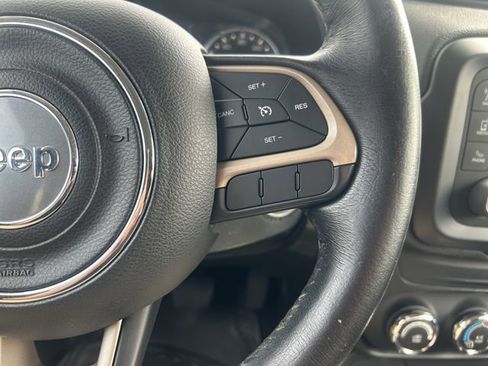 Used 2017 Jeep Renegade Latitude AWD/4WD image 31