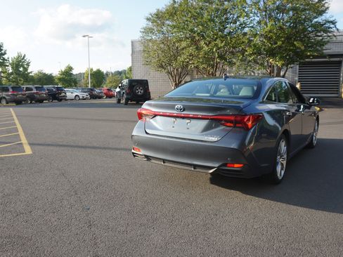 Used 2021 Toyota Avalon Limited w/ Advanced Safety Package FWD image 3