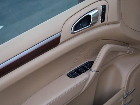 Used 2013 Porsche Cayenne GTS image 22