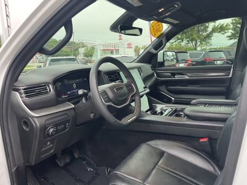 Used 2022 Jeep Wagoneer Series II RWD image 6