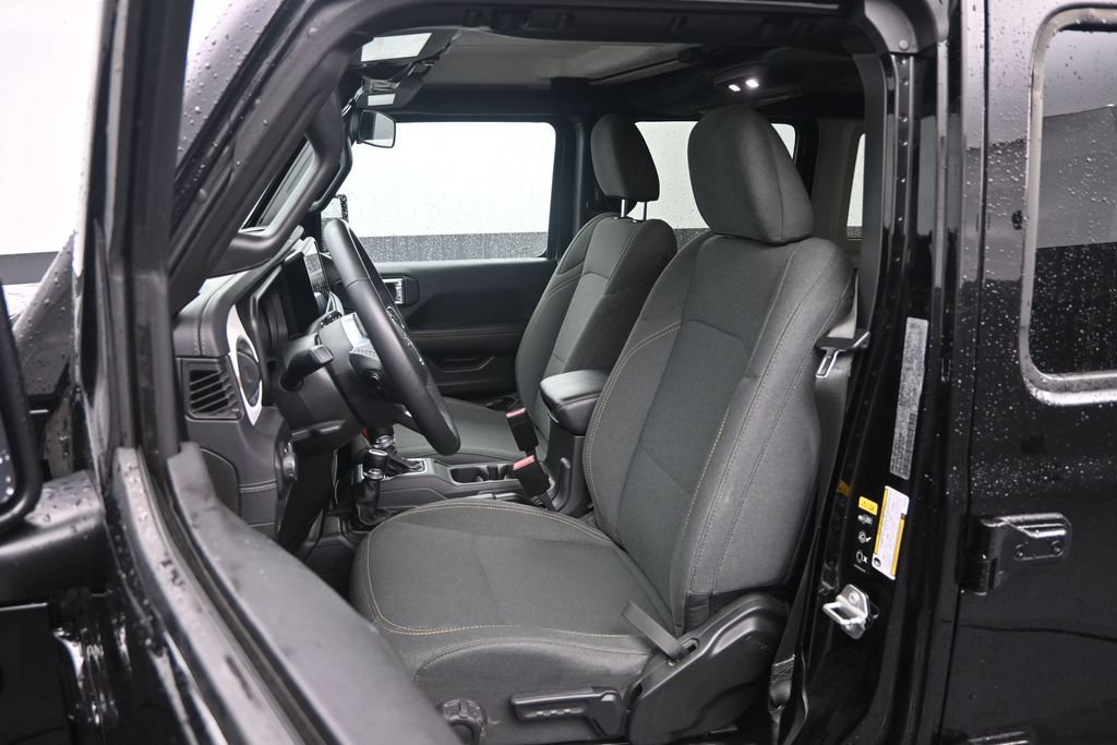 Used 2025 Jeep Wrangler Unlimited Sahara AWD/4WD image 24