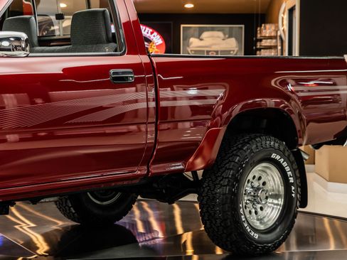 Used 1991 Toyota Pickup Deluxe image 31