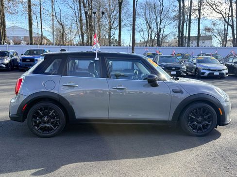 Used 2022 MINI Cooper 4-Door Hardtop image 5