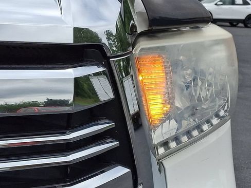 Used 2016 Toyota Tundra SR5 AWD/4WD image 12