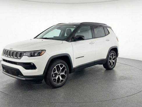 Used 2025 Jeep Compass Limited image 3