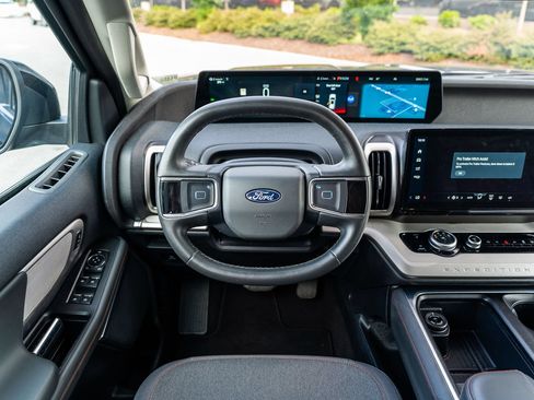 Used 2025 Ford Expedition Max Active RWD image 23