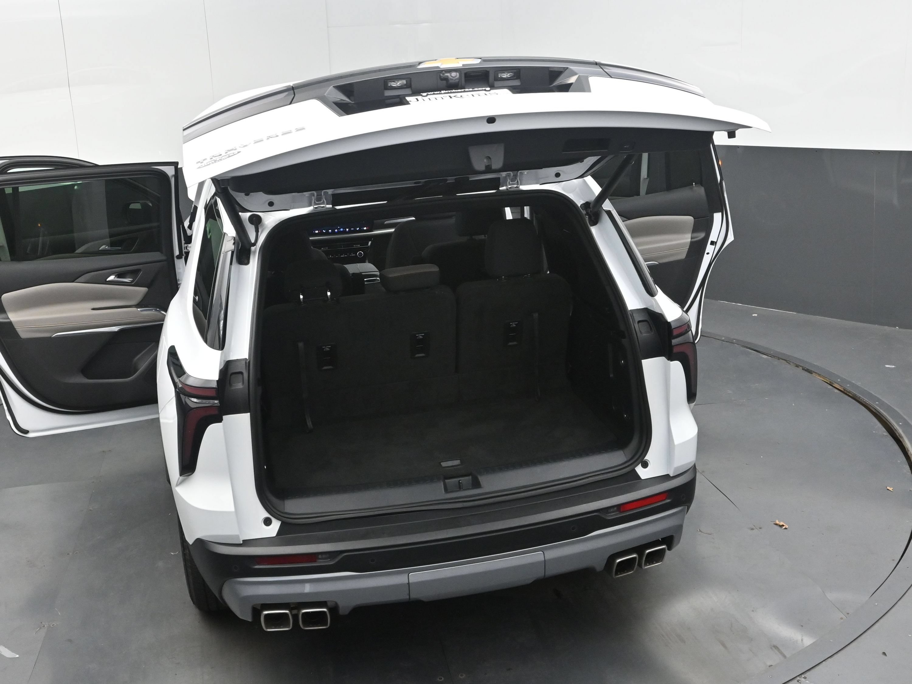 Certified 2026 Chevrolet Traverse LT w/ Driver Confidence Package FWD image 44